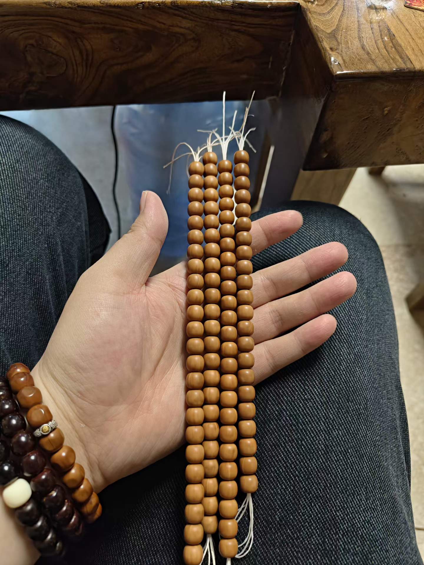 金蟾双面雕猴头手串